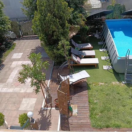 Maisonette With Garden Peraía