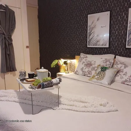 빌라 Maisonette With Garden