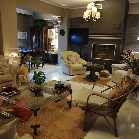 빌라 Maisonette With Garden Peraía
