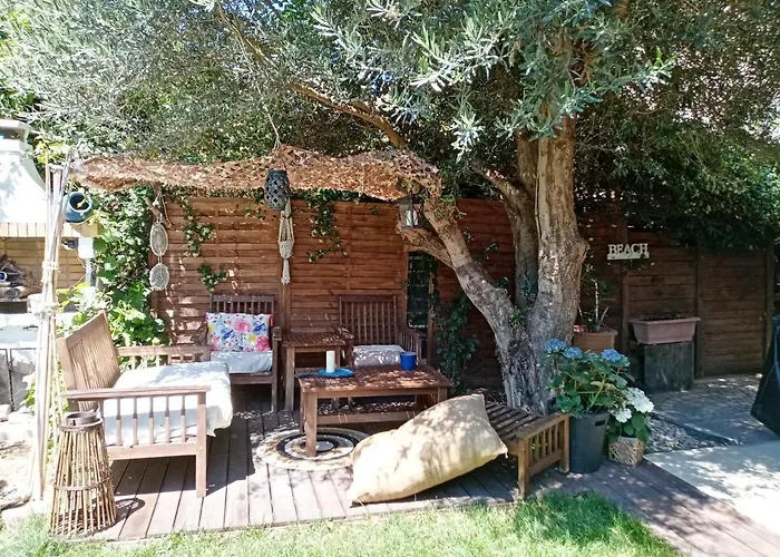 Maisonette With Garden Peraía