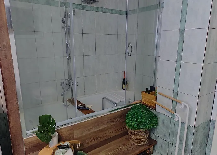 וילה Maisonette With Garden